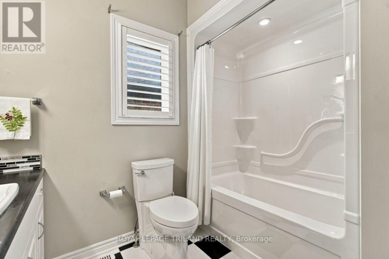43 HICKORY LANE, St. Thomas, Ontario, N5R6K9