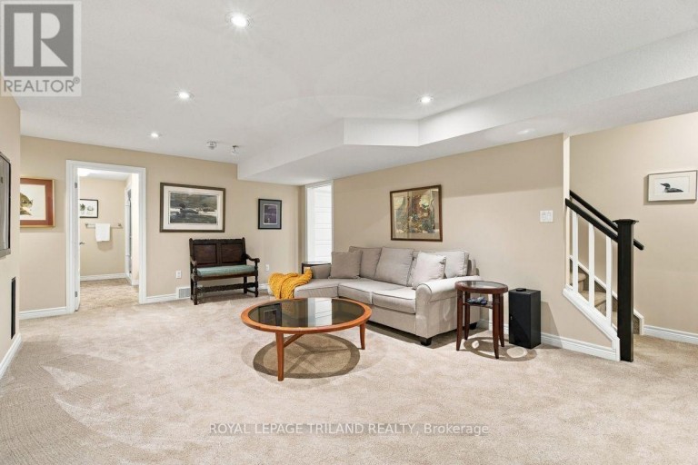 43 HICKORY LANE, St. Thomas, Ontario, N5R6K9