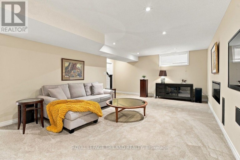 43 HICKORY LANE, St. Thomas, Ontario, N5R6K9