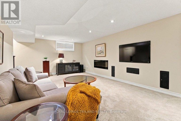 43 HICKORY LANE, St. Thomas, Ontario, N5R6K9