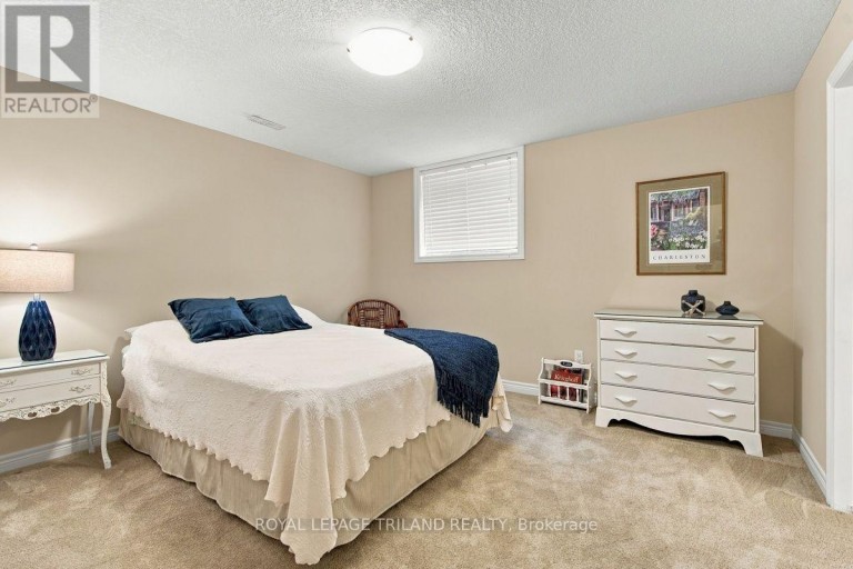 43 HICKORY LANE, St. Thomas, Ontario, N5R6K9