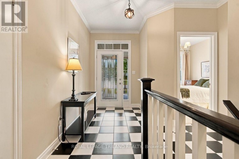 43 HICKORY LANE, St. Thomas, Ontario, N5R6K9