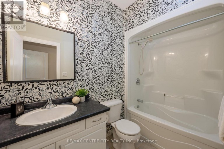 19 HAMILTON STREET, North Middlesex (Ailsa Craig), Ontario, N0M1A0
