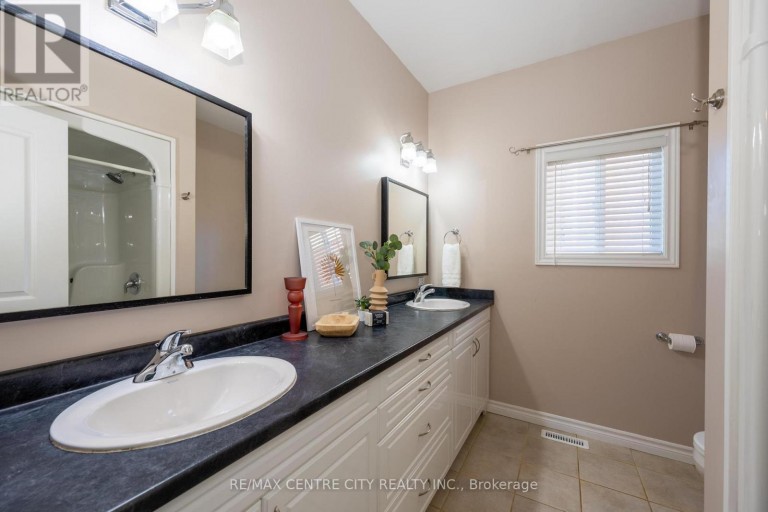 19 HAMILTON STREET, North Middlesex (Ailsa Craig), Ontario, N0M1A0