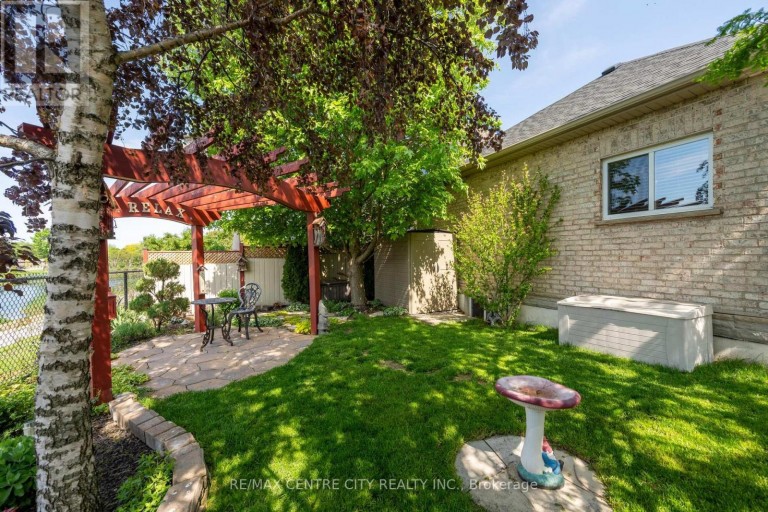 19 HAMILTON STREET, North Middlesex (Ailsa Craig), Ontario, N0M1A0
