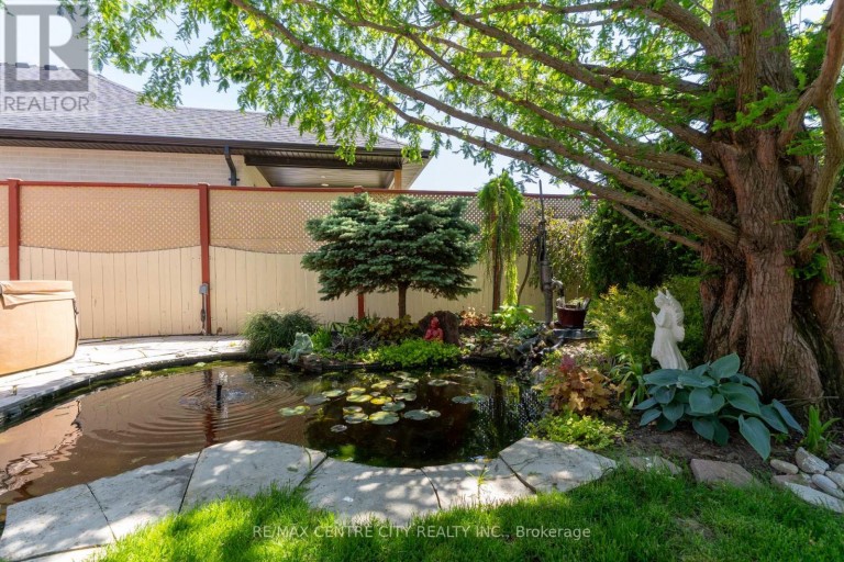 19 HAMILTON STREET, North Middlesex (Ailsa Craig), Ontario, N0M1A0
