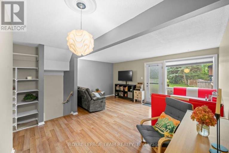 128 MCCLINTOCK WAY, Ottawa, Ontario, K2L2A4
