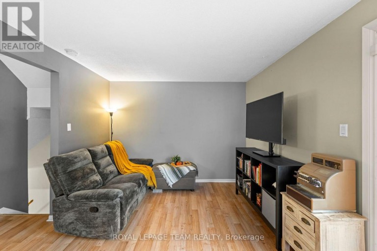 128 MCCLINTOCK WAY, Ottawa, Ontario, K2L2A4