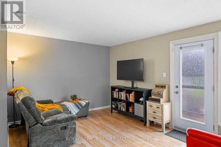 128 MCCLINTOCK WAY, Ottawa, Ontario, K2L2A4