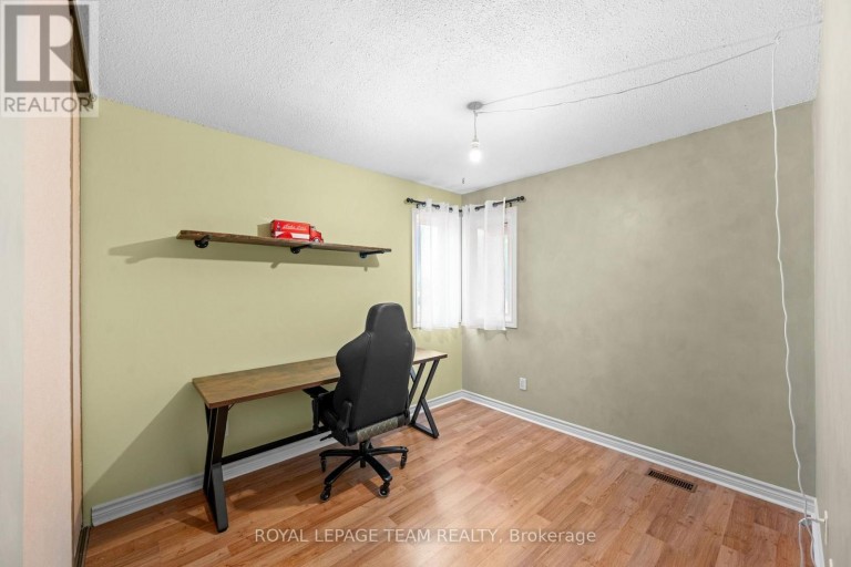 128 MCCLINTOCK WAY, Ottawa, Ontario, K2L2A4