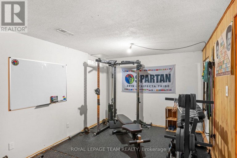 128 MCCLINTOCK WAY, Ottawa, Ontario, K2L2A4