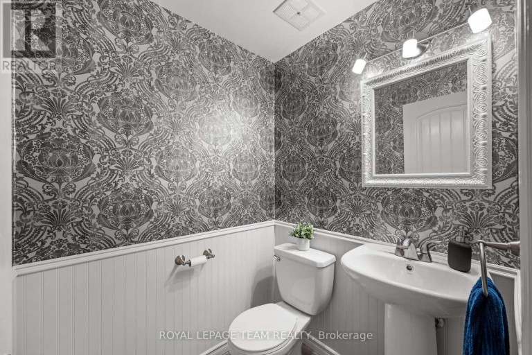 128 MCCLINTOCK WAY, Ottawa, Ontario, K2L2A4