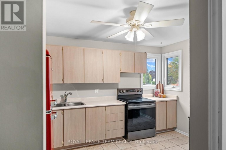 128 MCCLINTOCK WAY, Ottawa, Ontario, K2L2A4