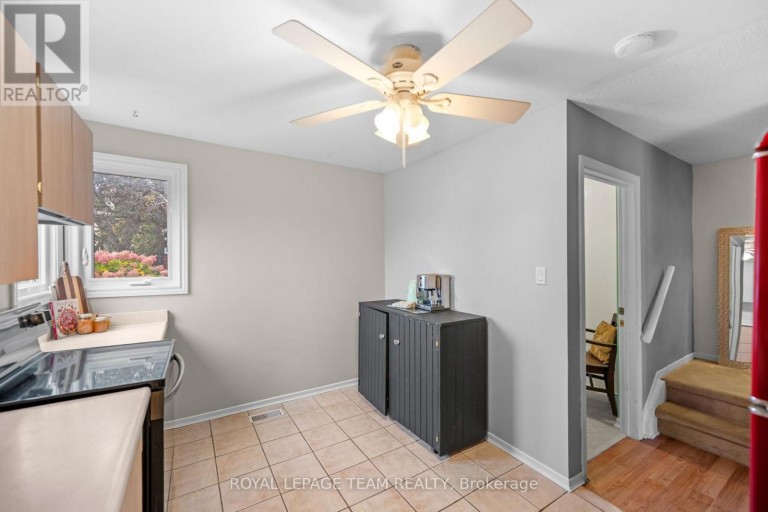 128 MCCLINTOCK WAY, Ottawa, Ontario, K2L2A4