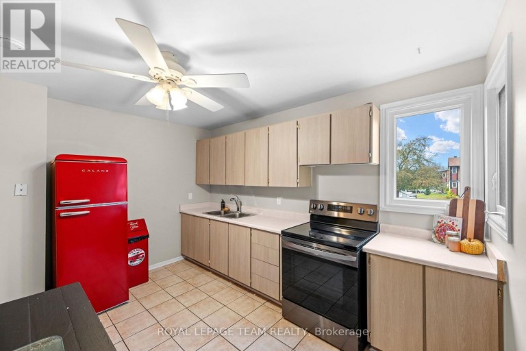 128 MCCLINTOCK WAY, Ottawa, Ontario, K2L2A4
