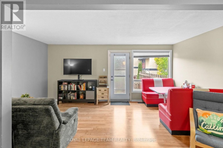 128 MCCLINTOCK WAY, Ottawa, Ontario, K2L2A4