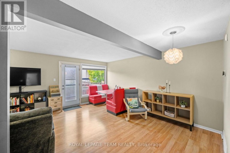 128 MCCLINTOCK WAY, Ottawa, Ontario, K2L2A4