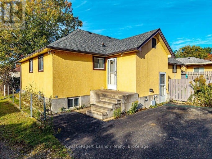 210 POWLEY STREET, Thunder Bay (Court / Cumberland), Ontario, P7A2K9