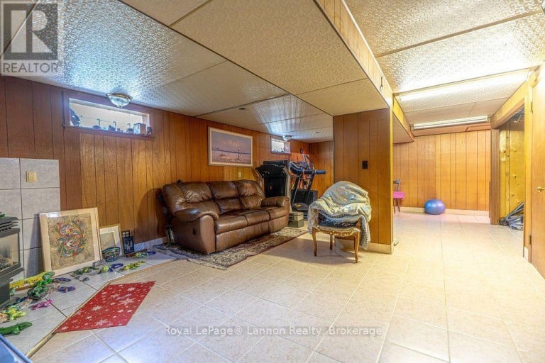 210 POWLEY STREET, Thunder Bay (Court / Cumberland), Ontario, P7A2K9