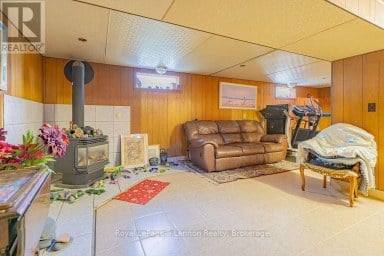 210 POWLEY STREET Thunder Bay (Court / Cumberland) Ontario photo 24