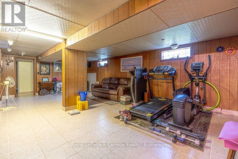 210 POWLEY STREET, Thunder Bay (Court / Cumberland), Ontario, P7A2K9
