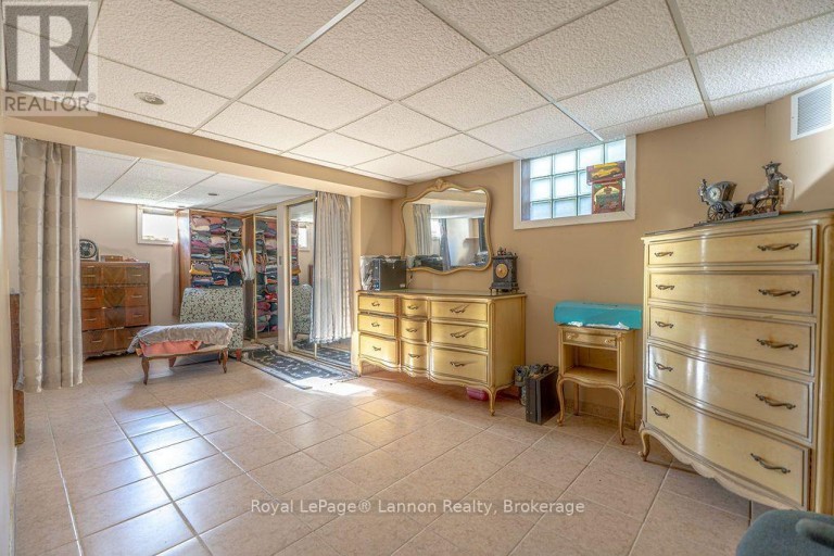 210 POWLEY STREET, Thunder Bay (Court / Cumberland), Ontario, P7A2K9