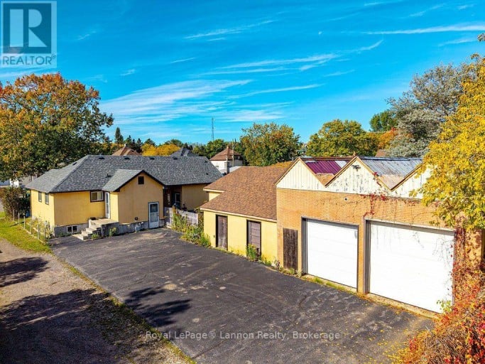 210 POWLEY STREET, Thunder Bay (Court / Cumberland), Ontario, P7A2K9