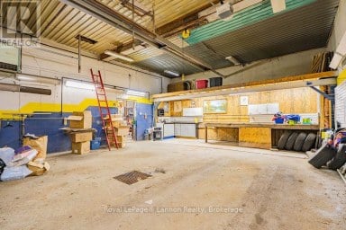 210 POWLEY STREET Thunder Bay (Court / Cumberland) Ontario photo 32