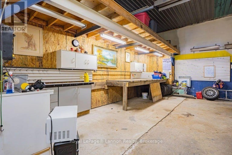 210 POWLEY STREET, Thunder Bay (Court / Cumberland), Ontario, P7A2K9