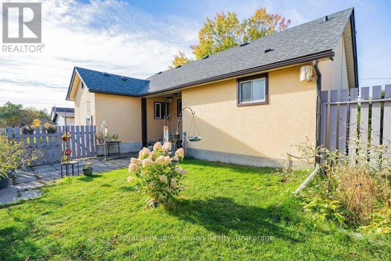210 POWLEY STREET, Thunder Bay (Court / Cumberland), Ontario, P7A2K9