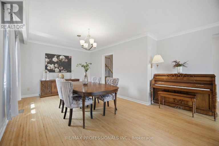 90 PECKHAM AVENUE, Toronto (Newtonbrook West), Ontario, M2R2V5