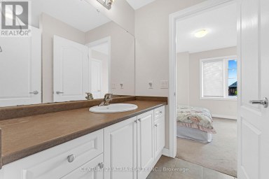 468 KWAPIS BOULEVARD Newmarket (Woodland Hill) Ontario photo 13