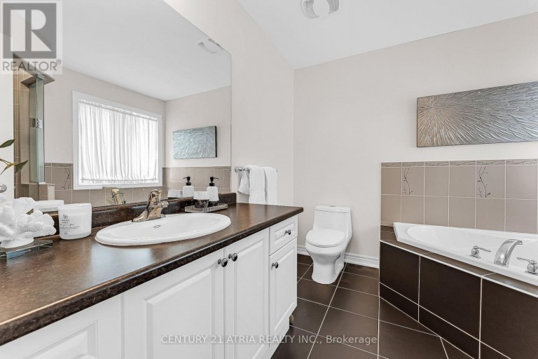 468 KWAPIS BOULEVARD, Newmarket (Woodland Hill), Ontario, L3X3K5