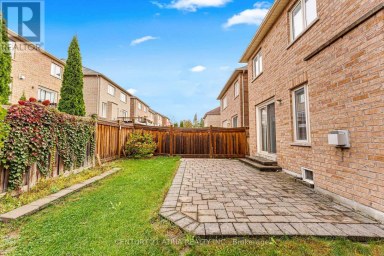468 KWAPIS BOULEVARD Newmarket (Woodland Hill) Ontario photo 29