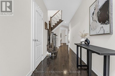 468 KWAPIS BOULEVARD Newmarket (Woodland Hill) Ontario photo 3
