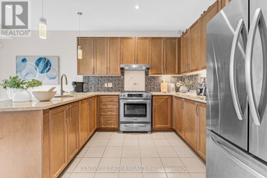 468 KWAPIS BOULEVARD Newmarket (Woodland Hill) Ontario photo 6