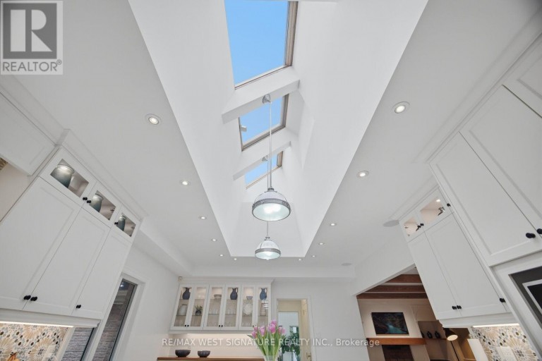 42 HEDGEROW COURT, Vaughan (Kleinburg), Ontario, L0J1C0