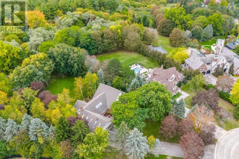 42 HEDGEROW COURT, Vaughan (Kleinburg), Ontario, L0J1C0