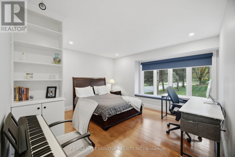 42 HEDGEROW COURT, Vaughan (Kleinburg), Ontario, L0J1C0