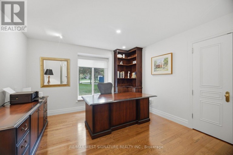 42 HEDGEROW COURT, Vaughan (Kleinburg), Ontario, L0J1C0