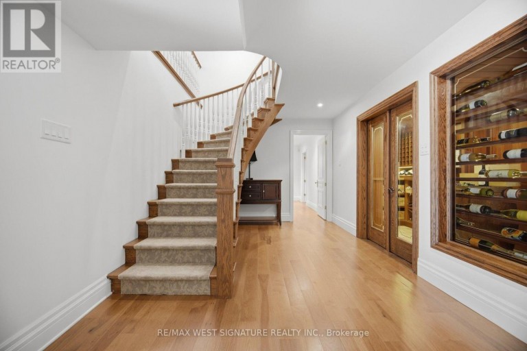 42 HEDGEROW COURT, Vaughan (Kleinburg), Ontario, L0J1C0