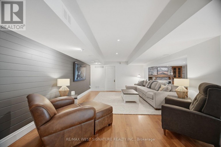 42 HEDGEROW COURT, Vaughan (Kleinburg), Ontario, L0J1C0