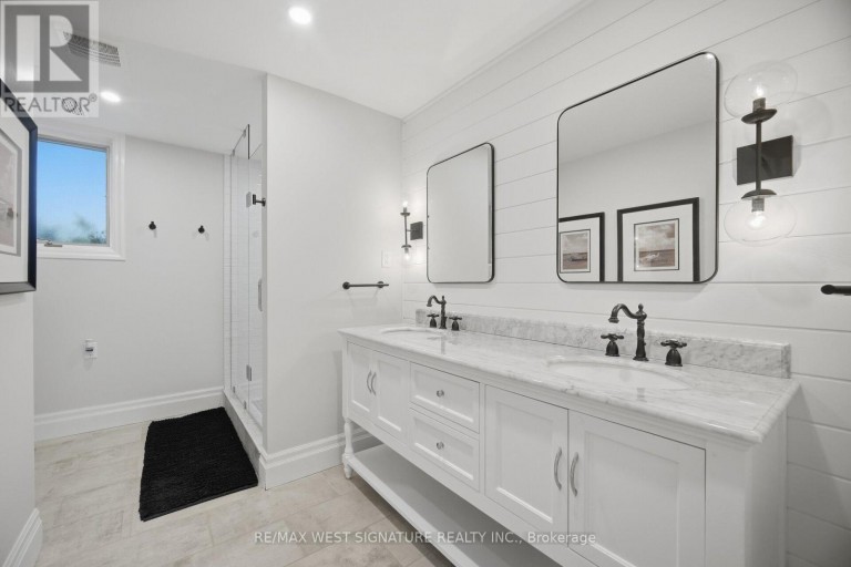 42 HEDGEROW COURT, Vaughan (Kleinburg), Ontario, L0J1C0
