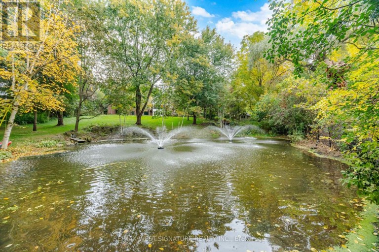 42 HEDGEROW COURT, Vaughan (Kleinburg), Ontario, L0J1C0