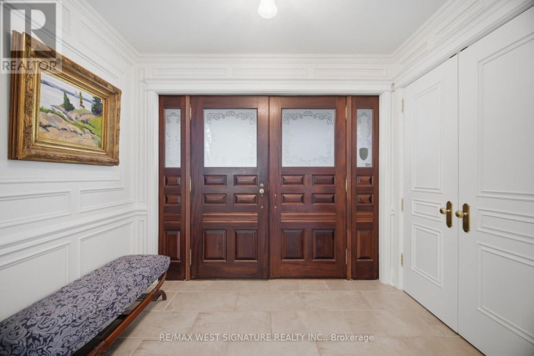 42 HEDGEROW COURT, Vaughan (Kleinburg), Ontario, L0J1C0