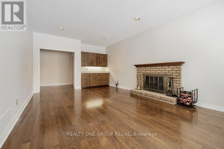 17 DUNLOE ROAD, Richmond Hill (Bayview Hill), Ontario, L4B2H6