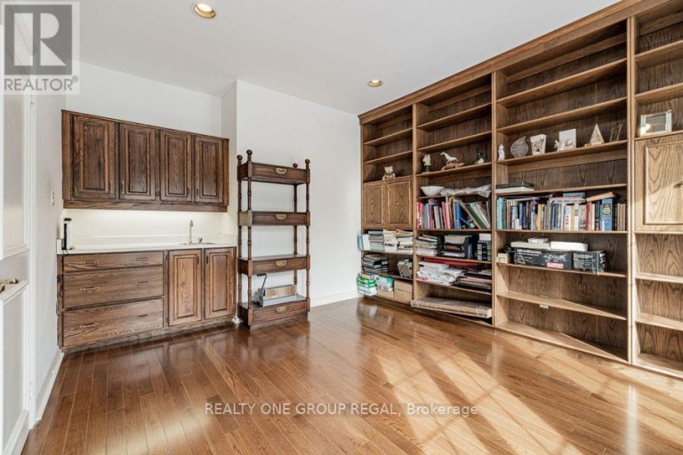 17 DUNLOE ROAD, Richmond Hill (Bayview Hill), Ontario, L4B2H6