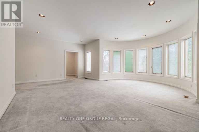 17 DUNLOE ROAD, Richmond Hill (Bayview Hill), Ontario, L4B2H6