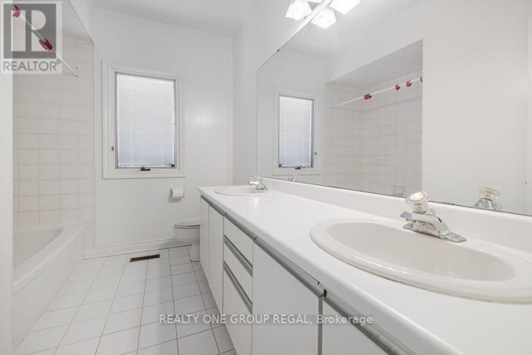 17 DUNLOE ROAD, Richmond Hill (Bayview Hill), Ontario, L4B2H6