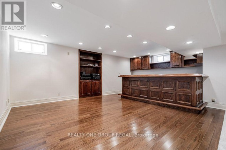17 DUNLOE ROAD, Richmond Hill (Bayview Hill), Ontario, L4B2H6